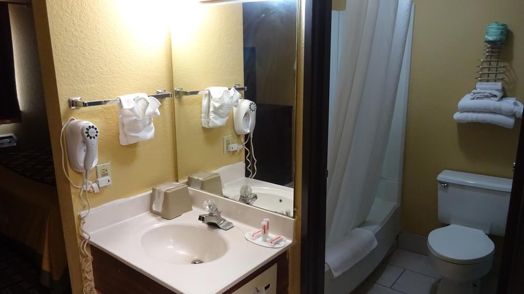 Super 8 By Wyndham Terre Haute Kültér fotó